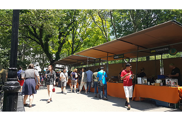 432-battery-park-market-stalls-j