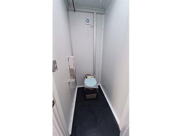 5-traverse-washroom