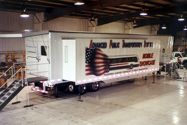 156-technology-showroom-trailer-1