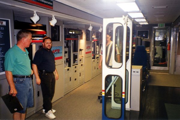 156-technology-showroom-trailer-5