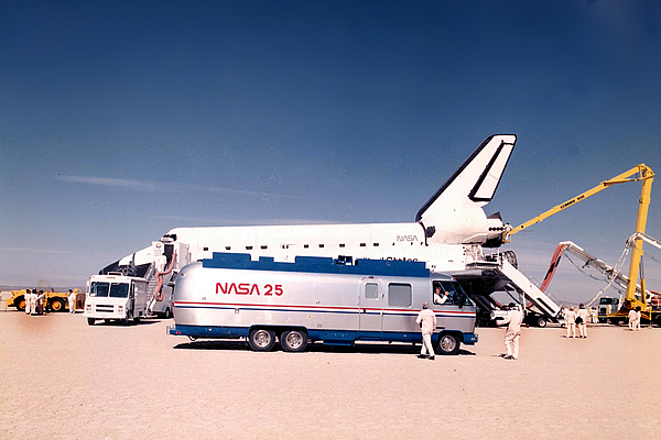 nasa-space-shuttle-command-center-clegg-1